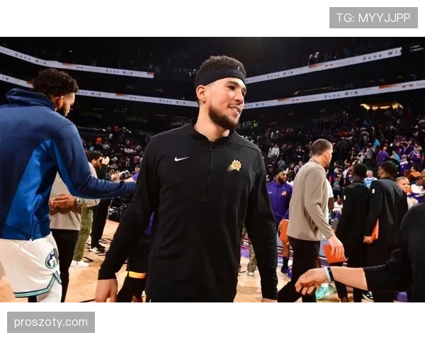 布克训练完顺手给私人飞机加满油，这日常谁顶得住